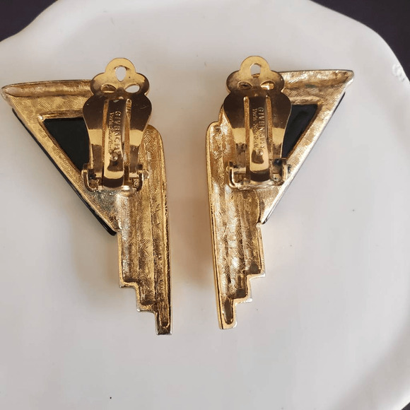 VTG Givenchy Triangle Clip On Earrings Gold Plate with‎ Black Enamel Signed - Picture 4 of 6